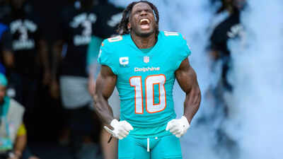 Will Tyreek Hill play against the Carolina Panthers today? Latest injury update on the popular Dolphins WR