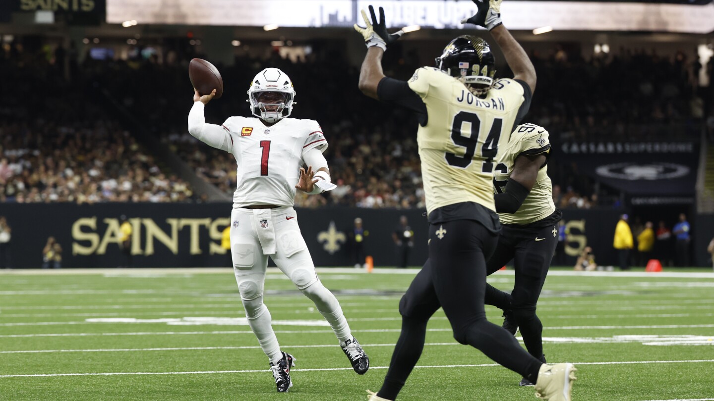 Murray throws 2 TD passes to help the Cardinals hold on 20-13 in Saints coach Moore's debut