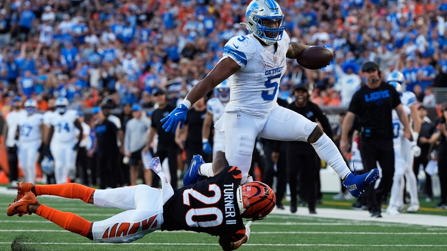 David Montgomery dominates in his hometown as Lions beat Bengals 37-24