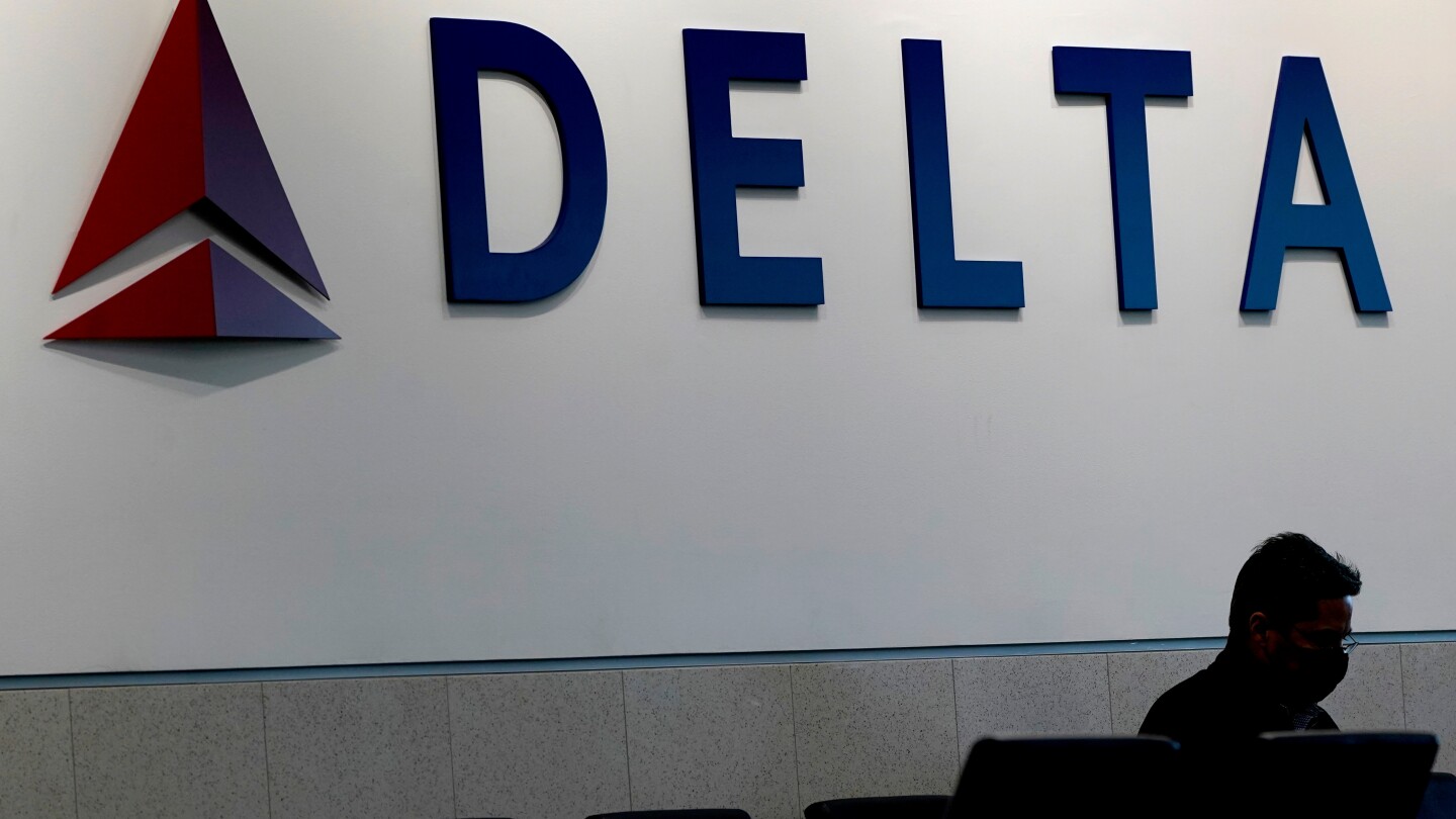 Delta regional jets collide on taxiway at New York's LaGuardia Airport