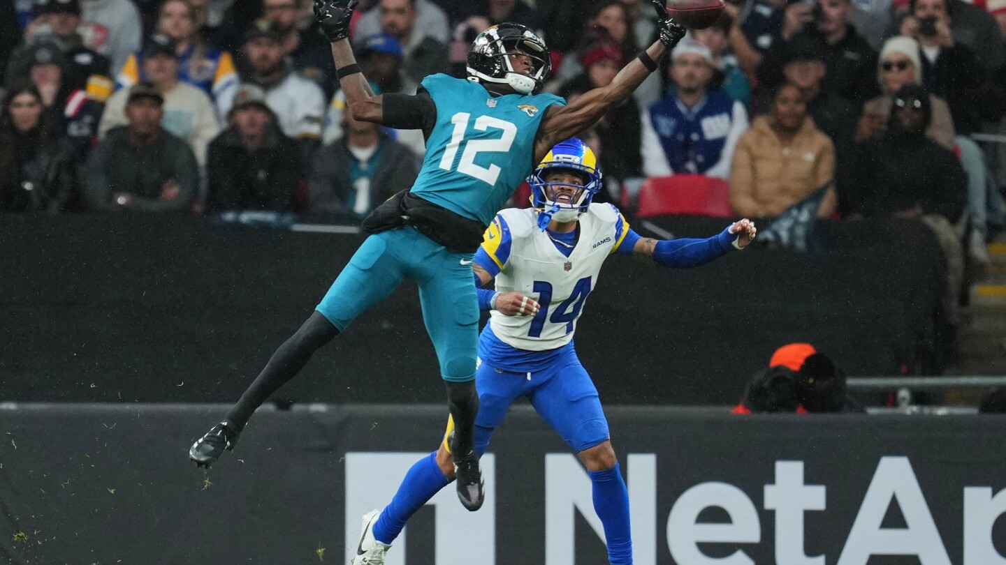Hunter scores his first NFL TD but Jaguars struggle in 35-7 loss to Rams