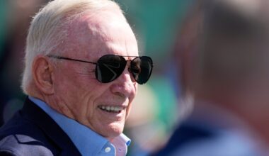 NFL fines Jerry Jones $250,000 for obscene gesture