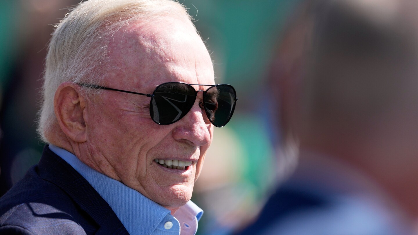 NFL fines Jerry Jones $250,000 for obscene gesture