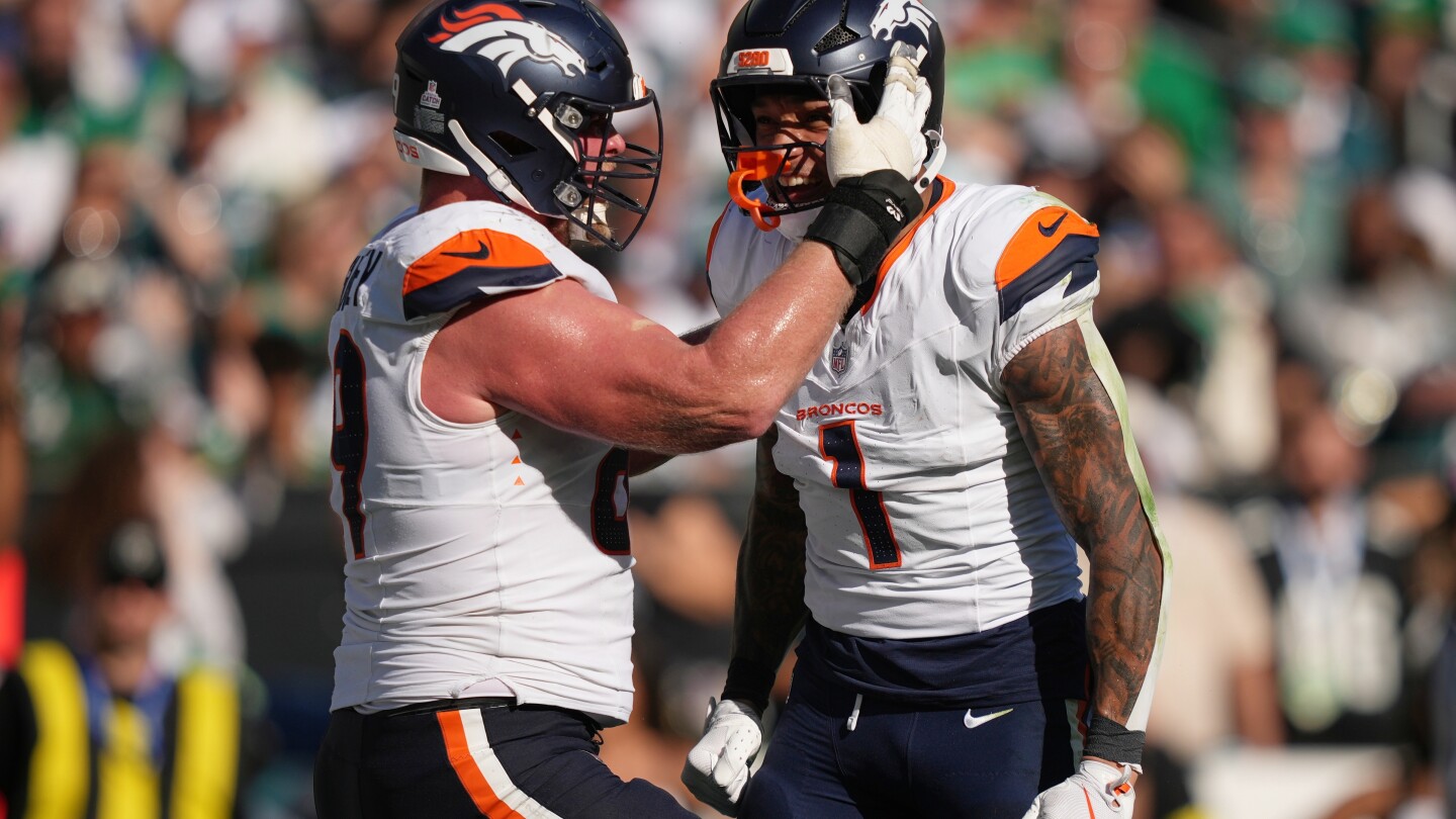 Broncos rally from 14 points down in 4th to beat Eagles 21-17