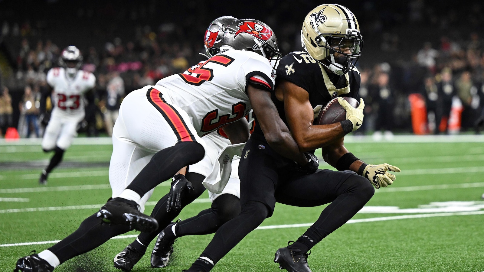 Questionable NFL officiating again takes the spotlight in Week 8