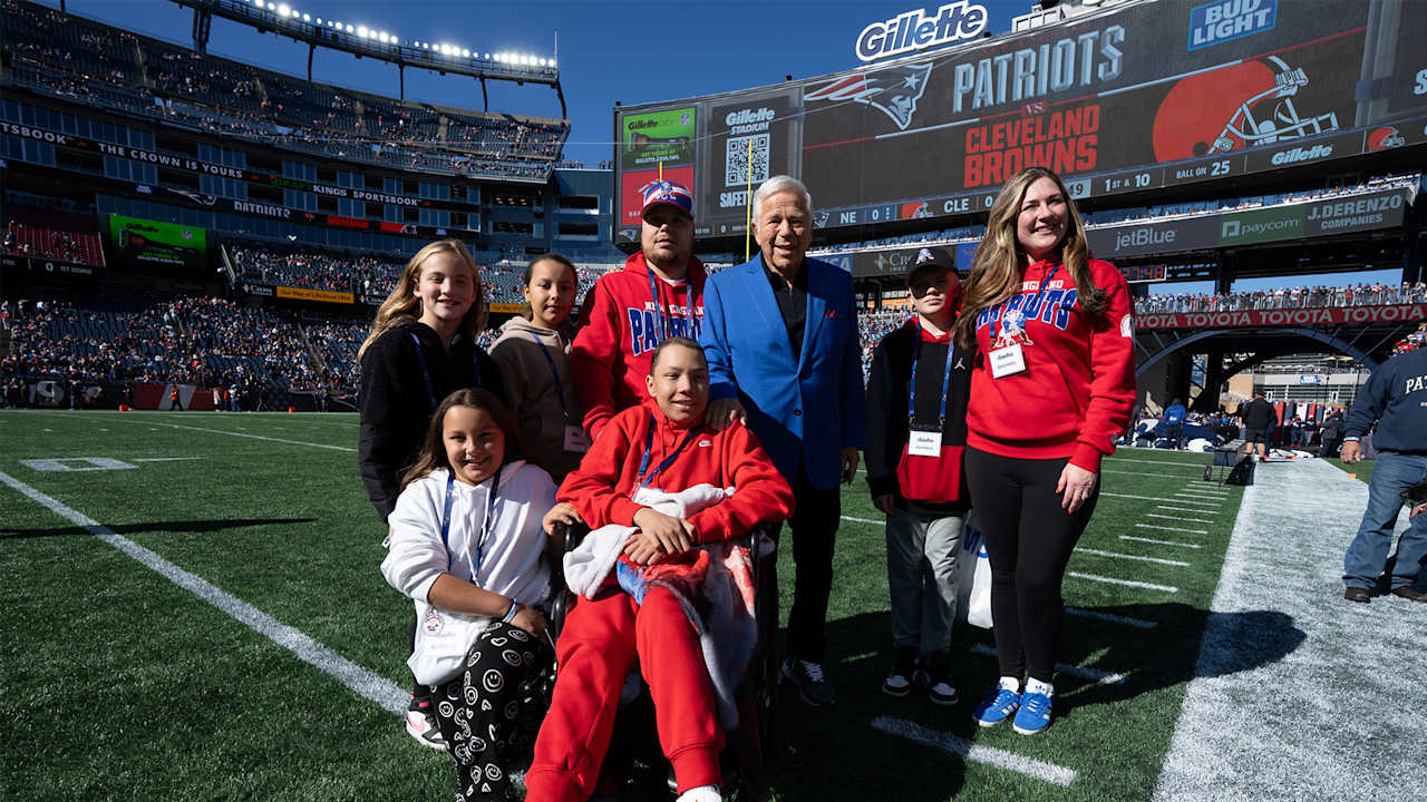 After miraculous recovery, Mike Vrabel hosts 15-year-old Patriots fan for unforgettable weekend at Gillette Stadium