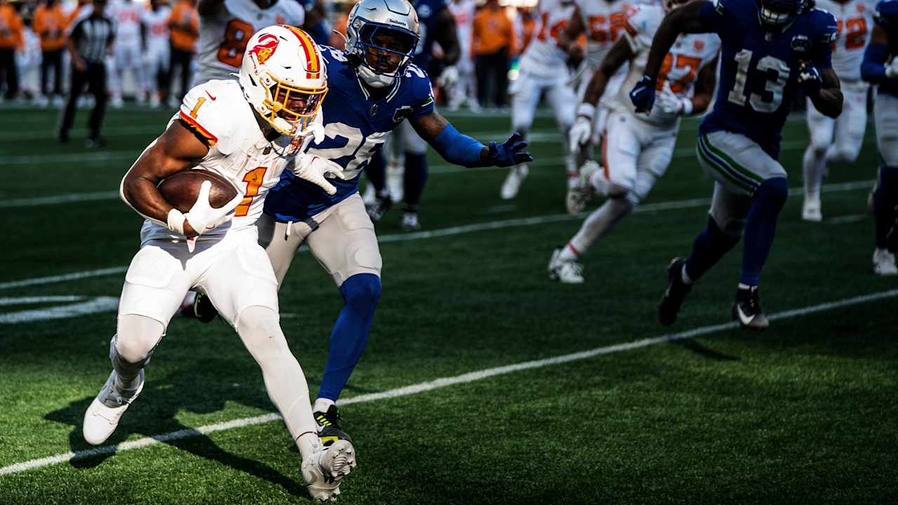 Bucs RB Rachaad White Sparks Offense Against Seahawks with "Vision"