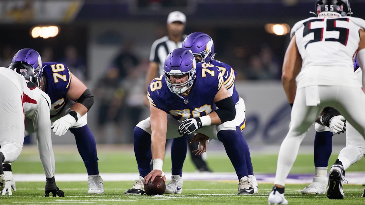 Two key Vikings starters questionable for showdown with Packers