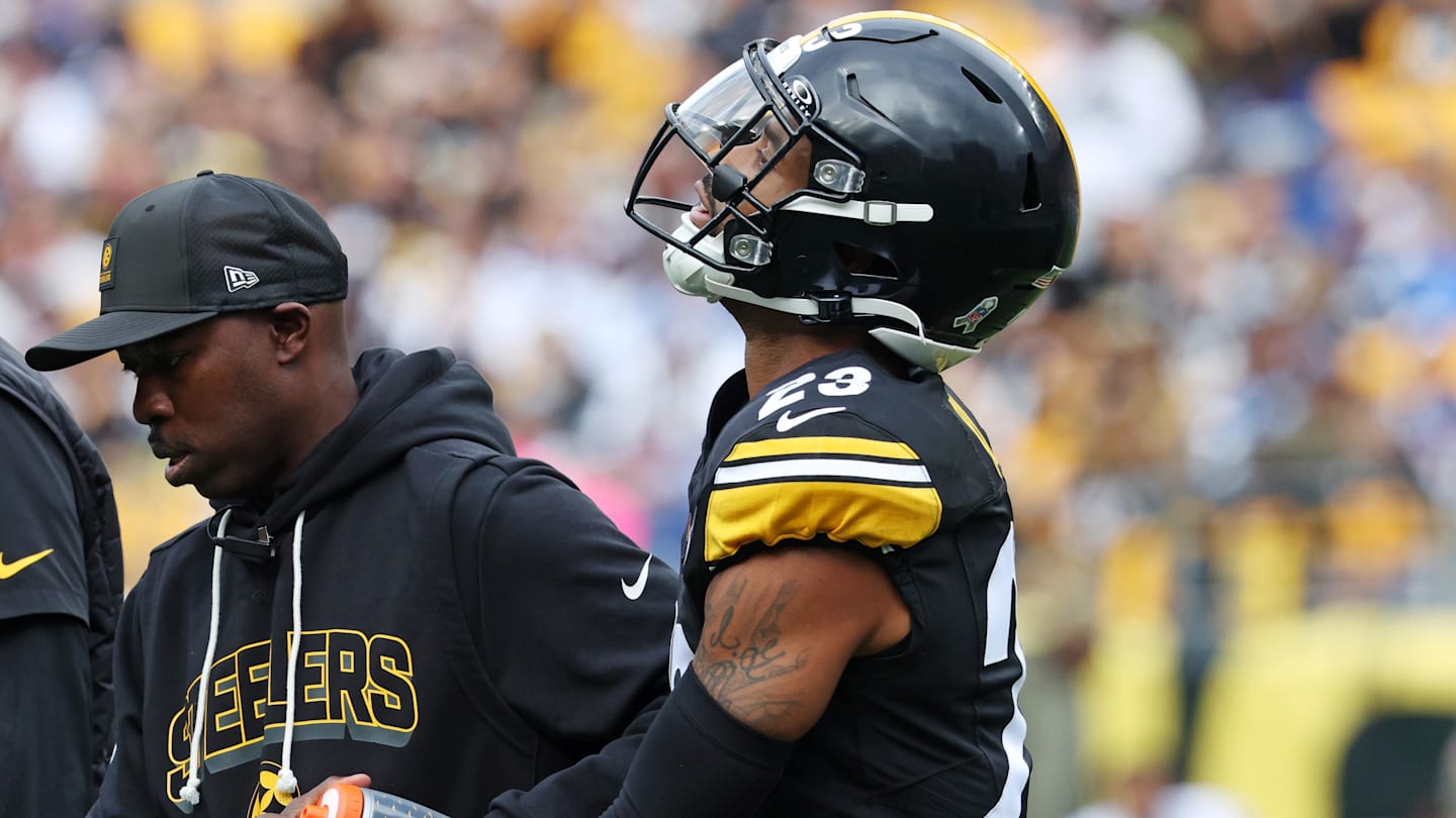 Pittsburgh Steelers CB Suffers Injury Against Chargers