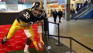 Pittsburgh Airport Relocates Iconic Steelers' Franco Harris Statue