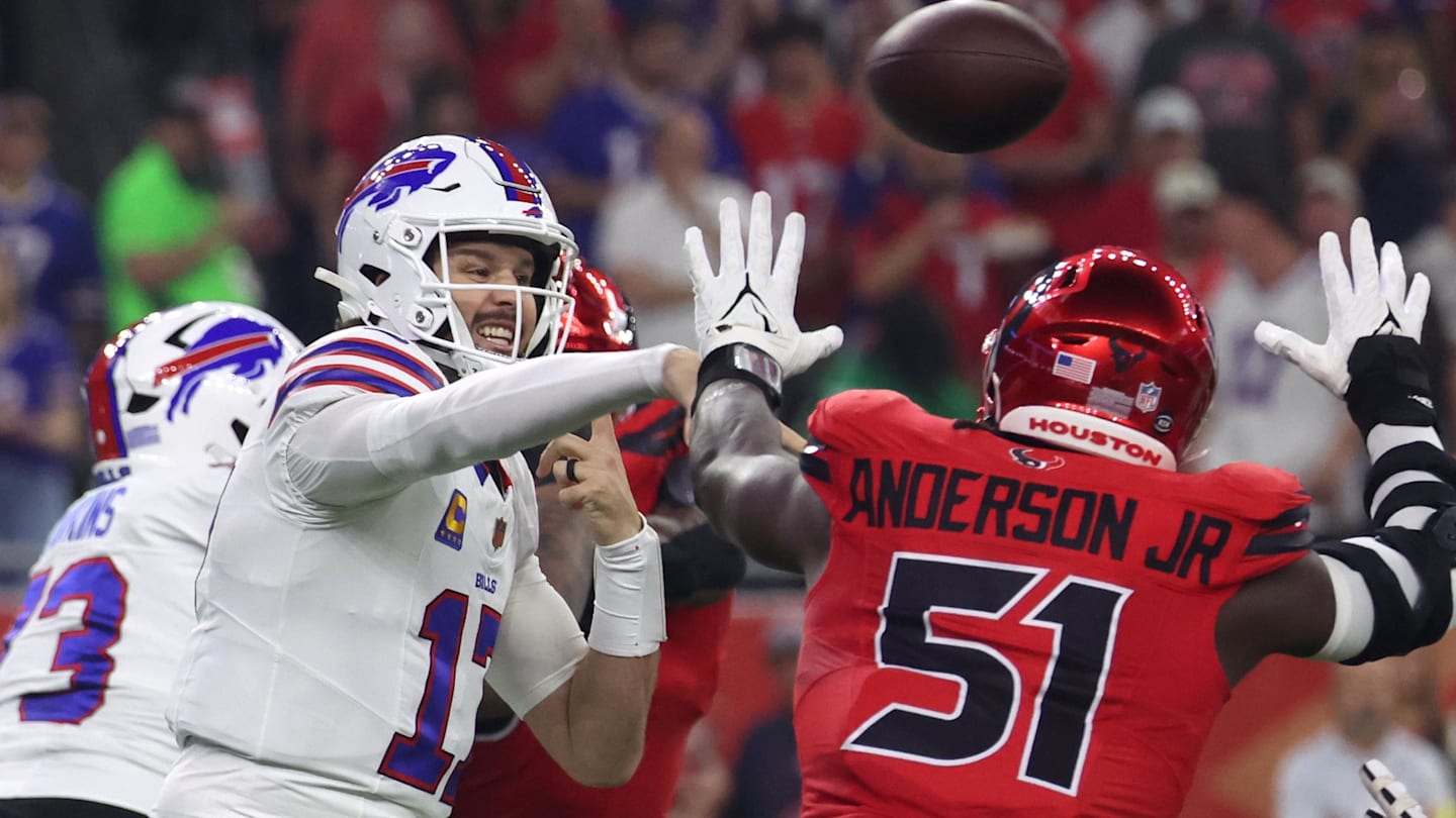Texans' Will Anderson Gives Josh Allen His Flowers After Win vs. Bills