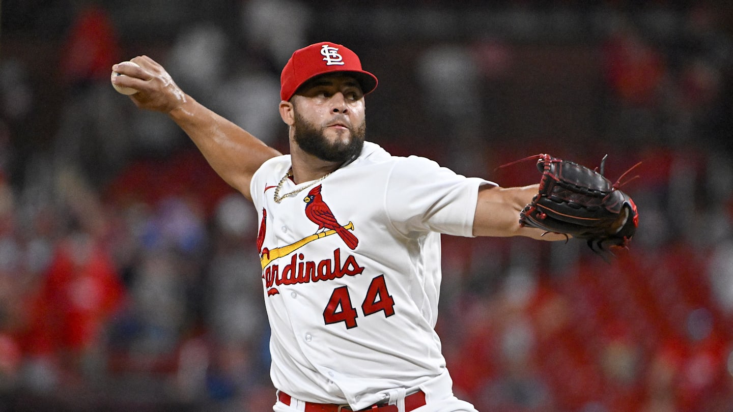 Diamondbacks Sign Former Cardinals Pitcher