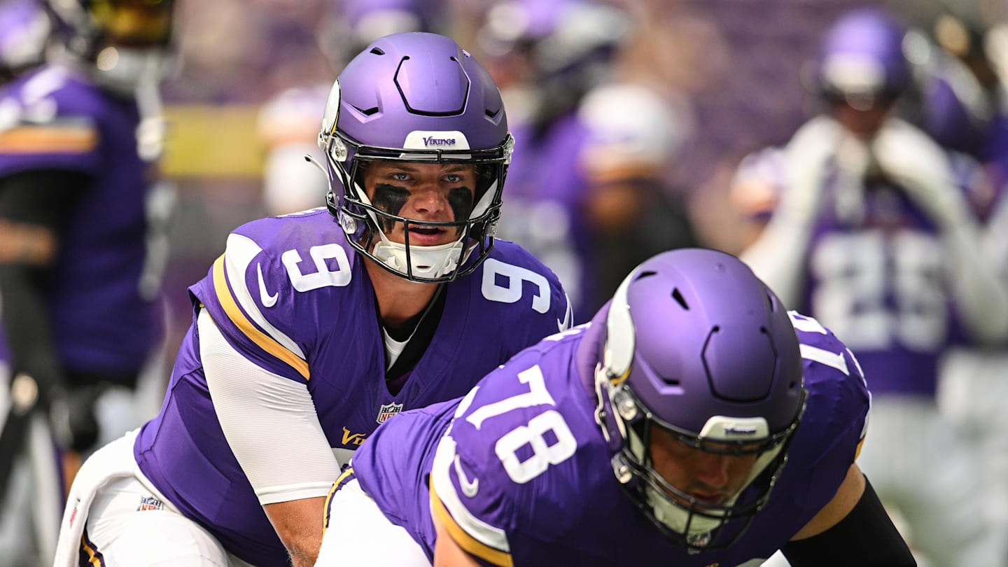 Vikings officially activate Ryan Kelly, make two other moves ahead of Packers game