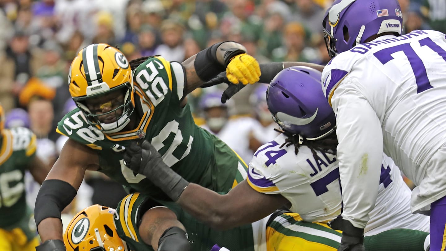 Vikings lose two O-linemen to injuries on nightmare day in Green Bay