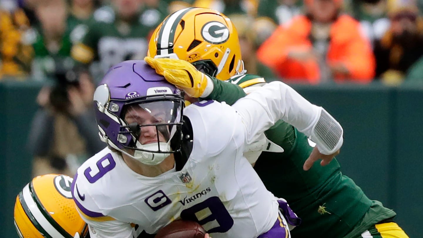 J.J. McCarthy placed in concussion protocol, possibly opening Max Brosmer's door