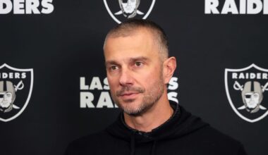 How the Raiders Should Approach the Quarterback Position This Offseason