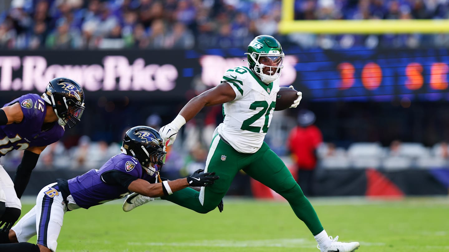 Jets Urged To Re-Sign Star RB To '3-4 Year Deal': Insider