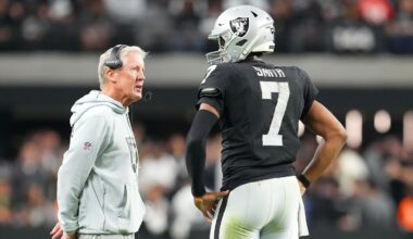 Geno Smith Apologizes for Flipping off Raiders Fans After Loss to Browns