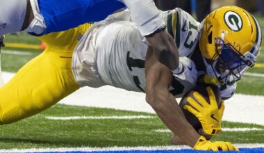 Packers’ Unlikely Hero Had One Shoe, Hands of Glue