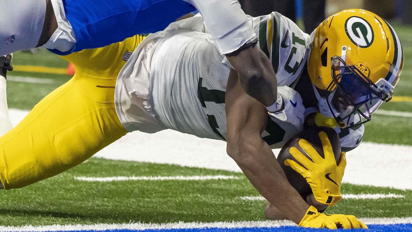 Packers’ Unlikely Hero Had One Shoe, Hands of Glue