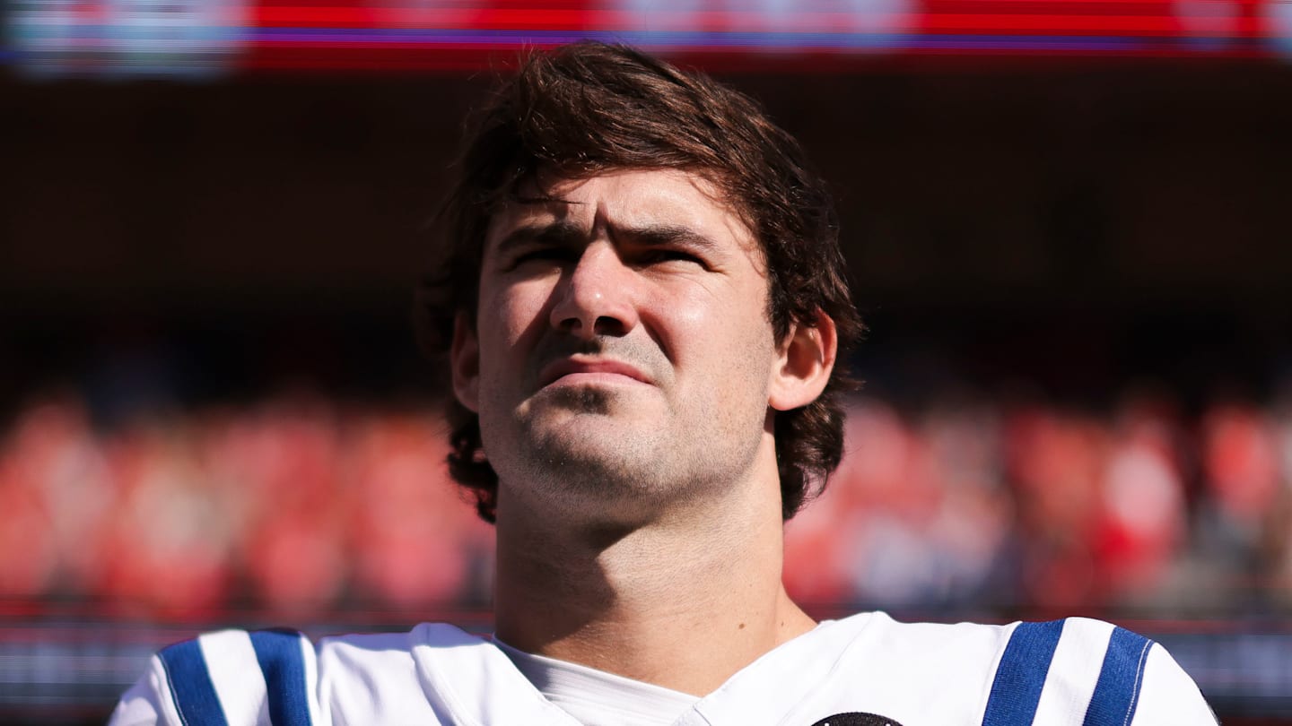 Daniel Jones of the Indianapolis Colts pregame