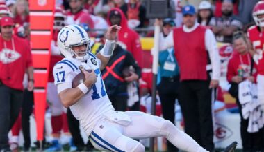 Daniel Jones Going to Play Even With Fractured Fibula