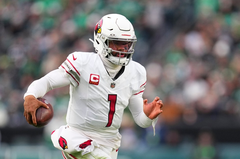 Kyler Murray #1 of the Arizona Cardinals runs the ball against the Philadelphia Eagles at Lincoln Financial Field