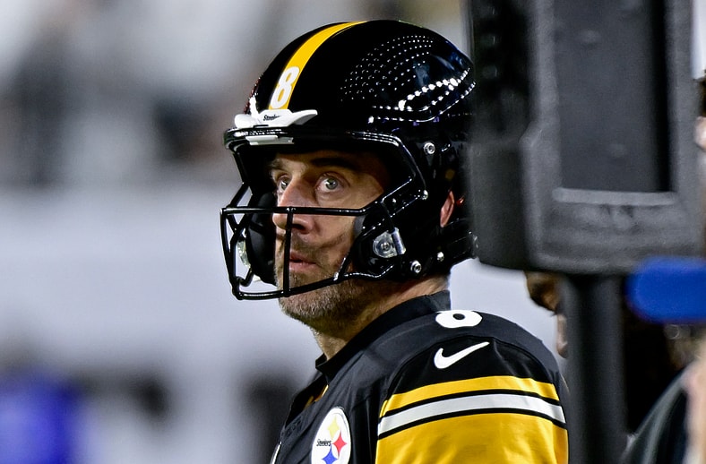 Steelers quarterback Aaron Rodgers