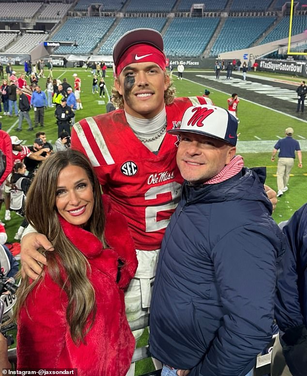 Jaxson Dart's dad, Brandon, said he has texted with Lane Kiffin regarding the Giants' coaching job