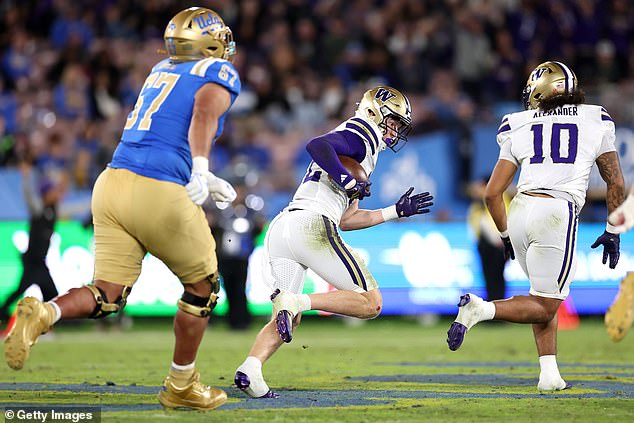 Alex McLaughlin scored a touchdown for Washington after UCLA botched a fake field goal