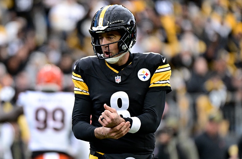 Steelers quarterback Aaron Rodgers