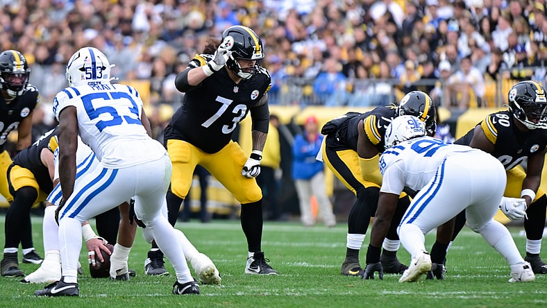 Steelers left guard Isaac Seumalo