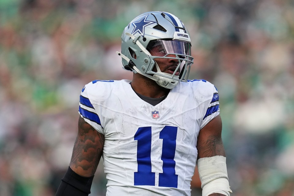 Micah Parsons looks on against the Philadelphia Eagles at Lincoln Financial Field on December 29, 2024 in Philadelphia,