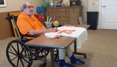 Buccaneers honor first-ever Bucs employee