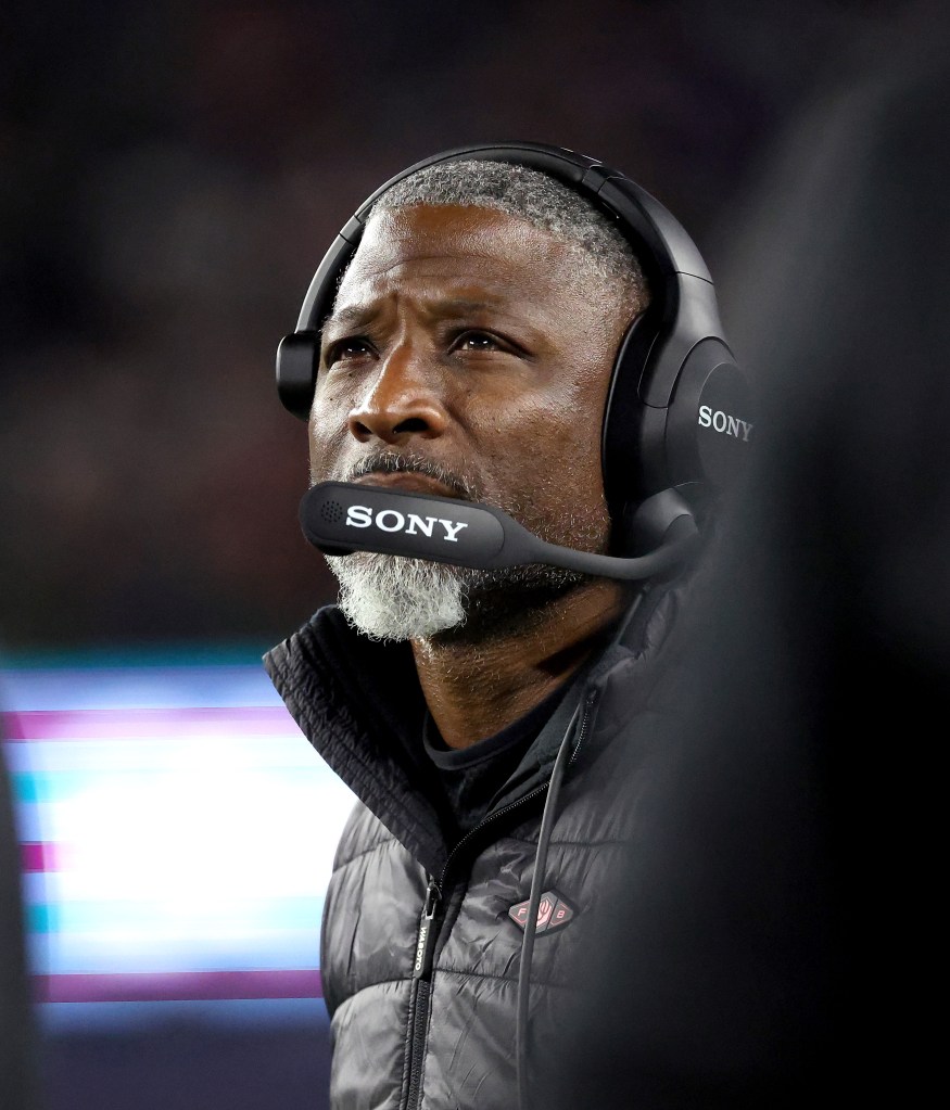 Aaron Glenn of the New York Jets reacts on the sideline during the fourth quarter. The New England Patriots defeat the New York Jets.