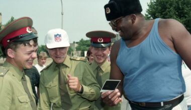 Soviet soldiers and chunks of the Wall: NFL's first visit to Berlin came as the Cold War ended