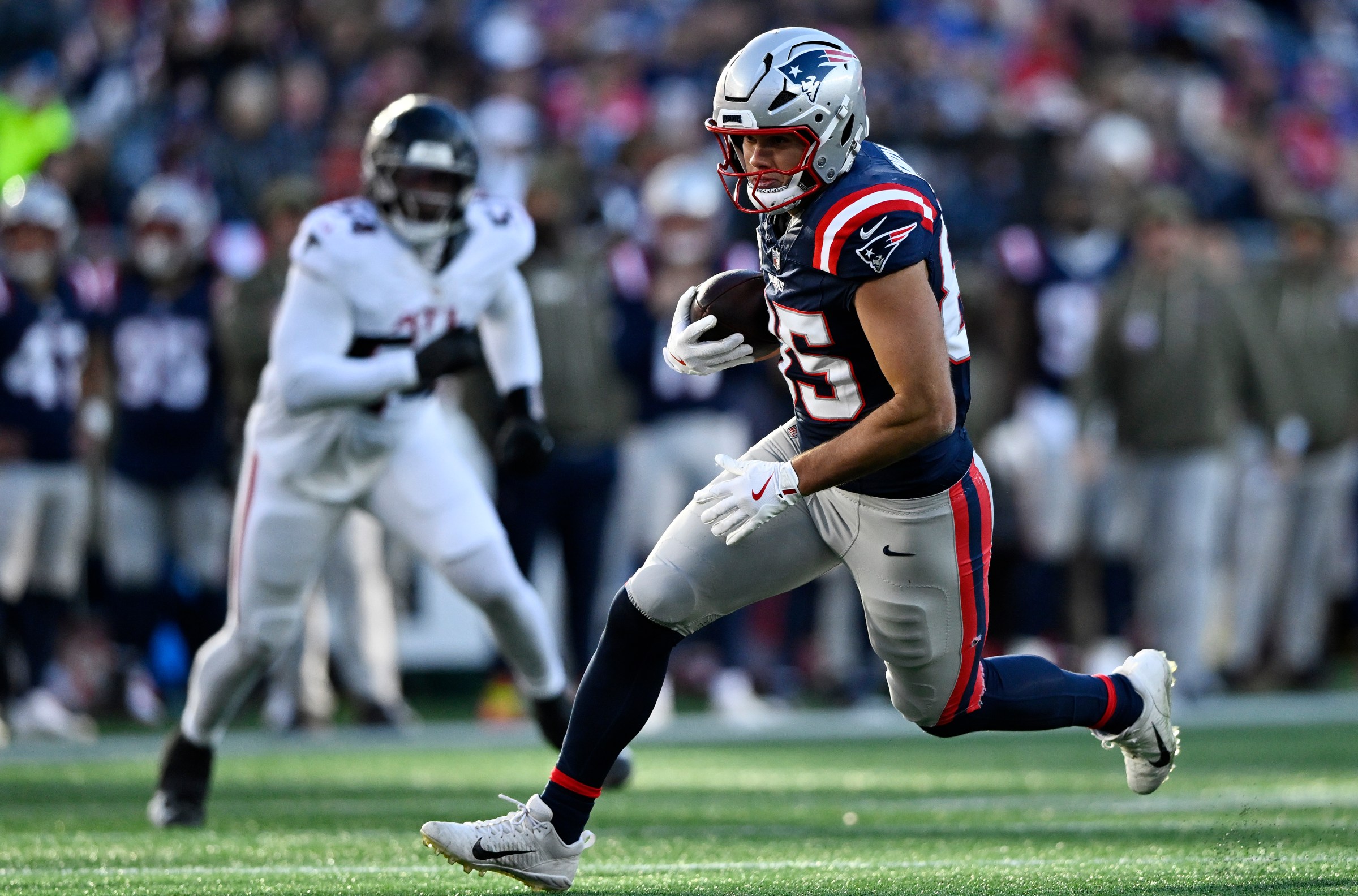 Patriots links 11/03/25: Henry, Douglas come through in nailbiter