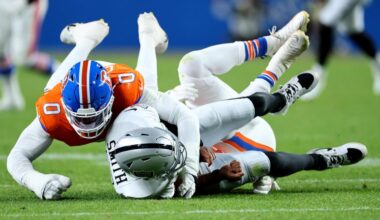 Geno Smith injury: Raiders QB suffers quad contusion on 'Thursday Night Football' against Broncos