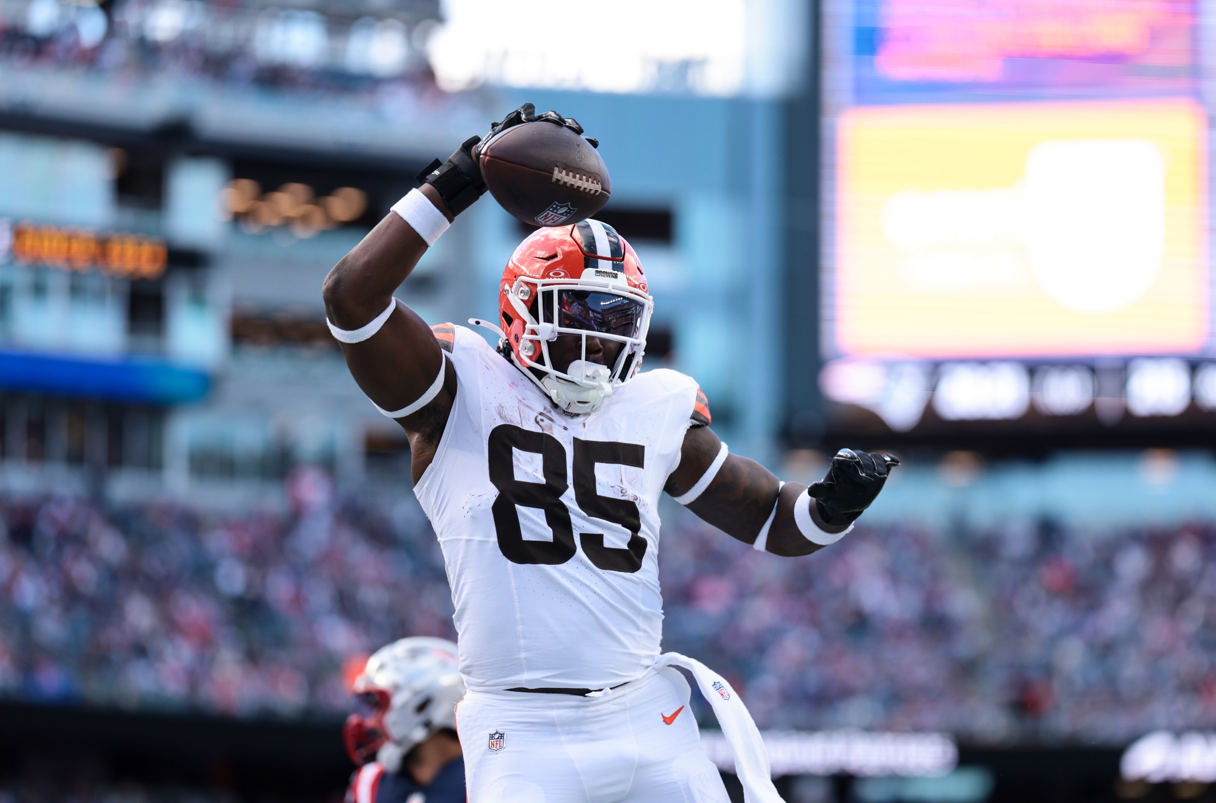 David Njoku excited to still be with the Browns