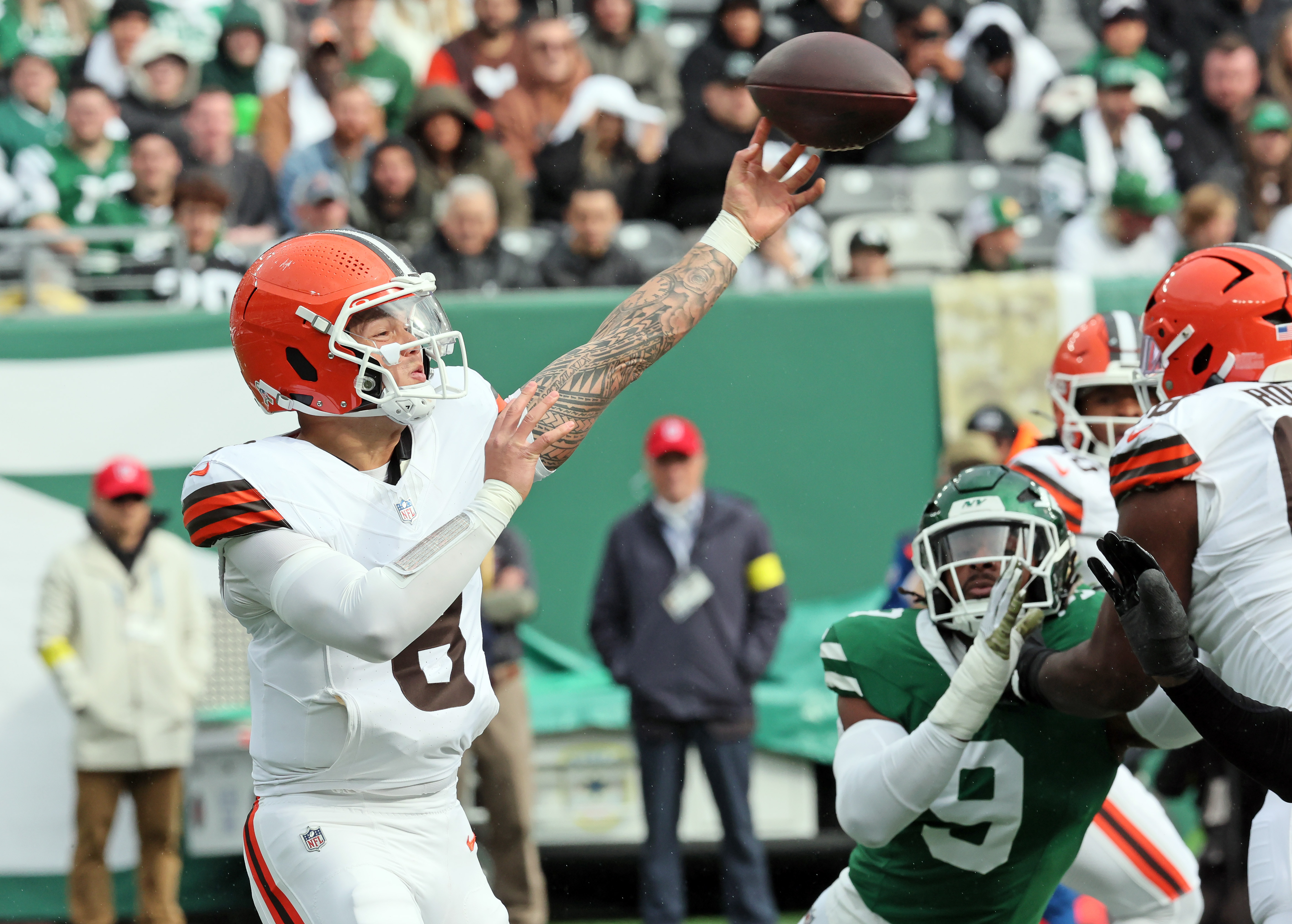 Cleveland Browns quarterback Dillon Gabriel throws under pressure against the New York Jets in the first half of play at MetLife Stadium. 