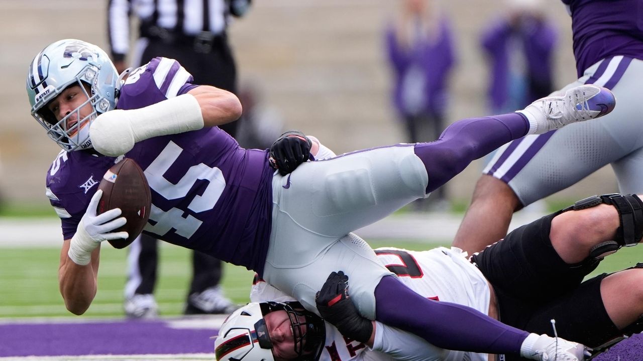Kansas State leading tackler Austin Romaine out for season after opting for hand surgery