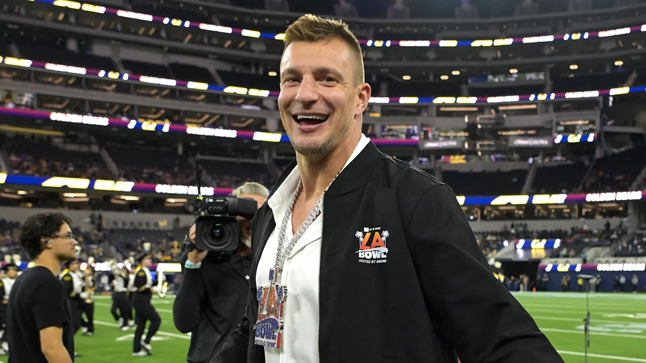 Rob Gronkowski will officially retire with a one-day contract from Patriots