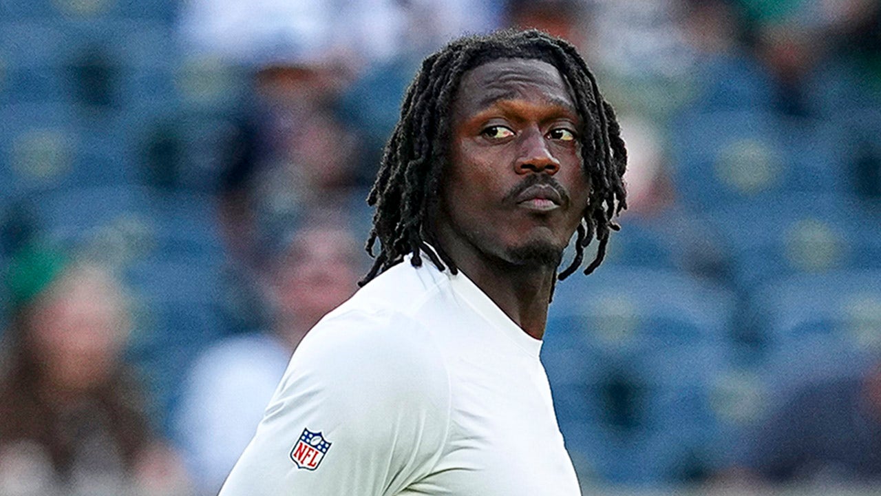 Eagles coach Nick Sirianni fed up with A.J. Brown questions despite 7-2 record