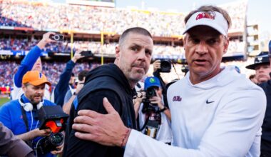 College football head coach Billy Napier of the Florida Gators (L) right shakes hands with Head coach Lane Kiffin of the Ole Miss Rebels