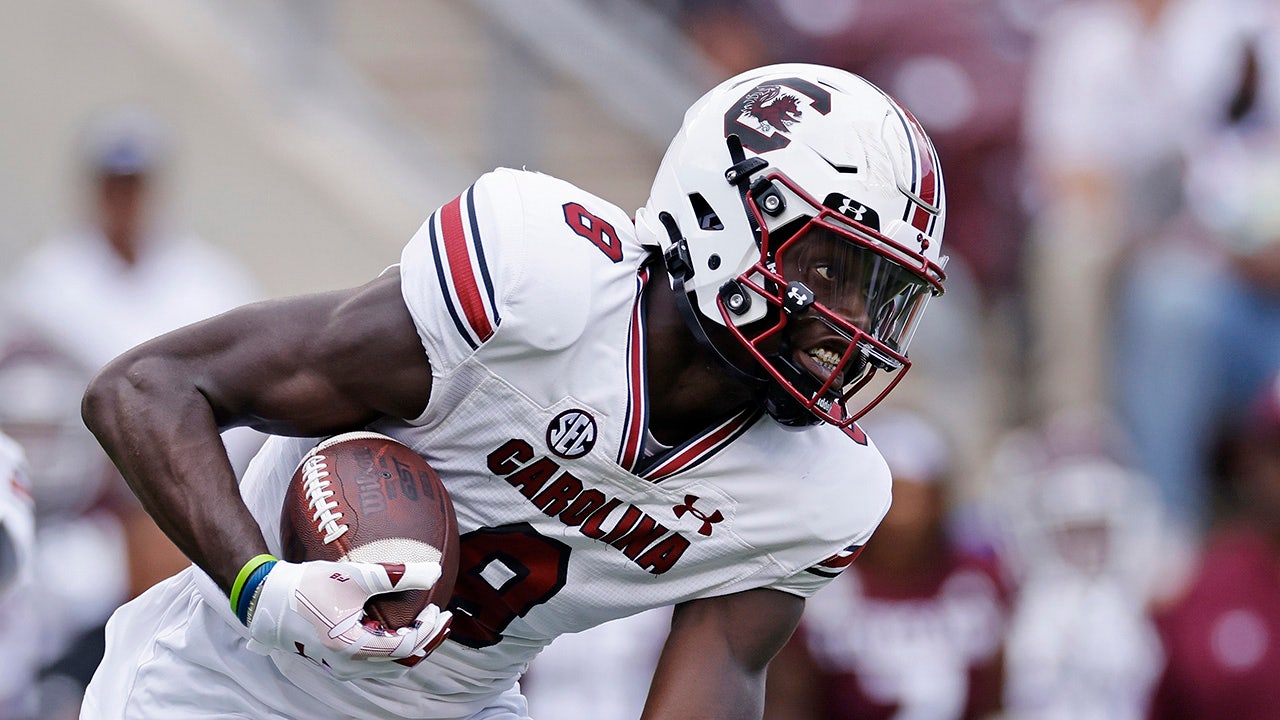 South Carolina receiver confronted by officer after scoring 80-yard touchdown