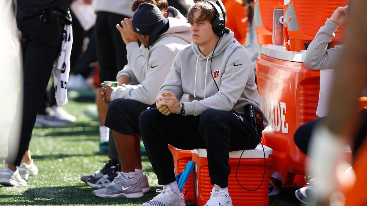 Bengals should resist urge to bring Joe Burrow back, plus game balls from Week 11