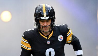 Steelers QB Aaron Rodgers Practices With 'Stabilizer' Ahead of Bears Game