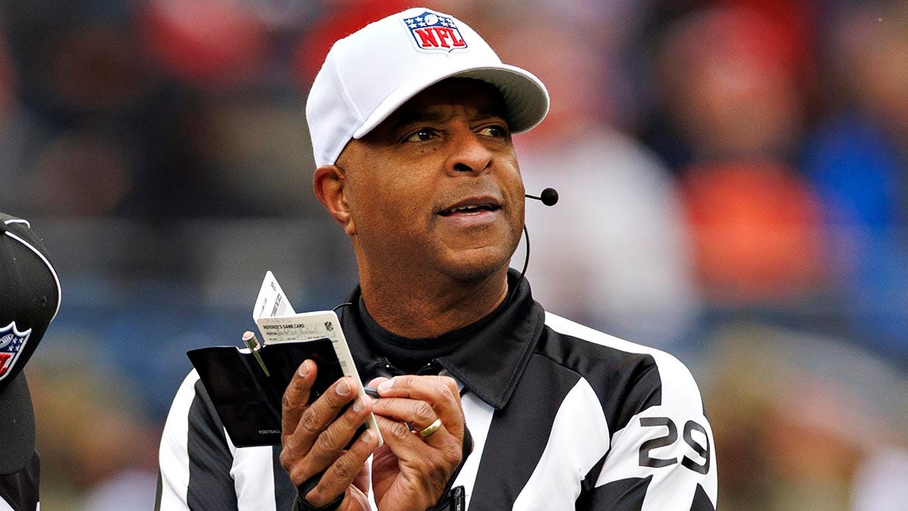 NFL referee leaves game after non-contact injury