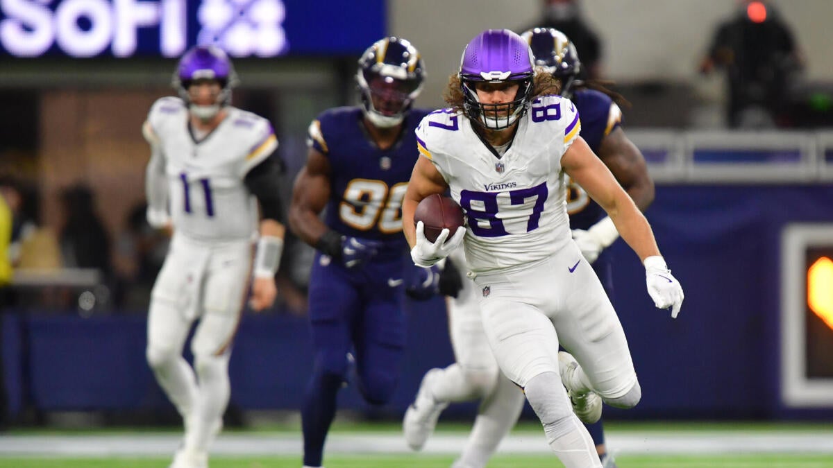 T.J. Hockenson among top anytime touchdown scorer props for Vikings vs. Packers
