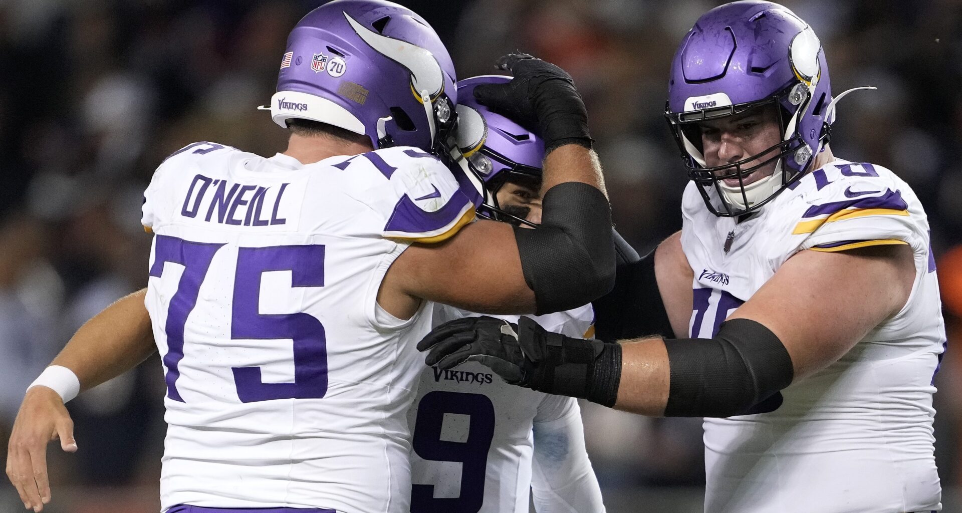 Vikings' Pro Bowl OL Opens Up on Retirement Decision After Concussions
